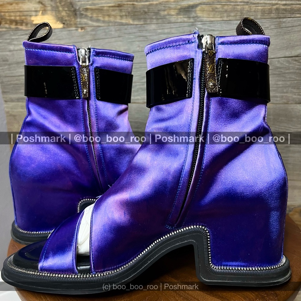SALE!✨Vuitton RUNWAY Open-Toe Boots, Blue, Black, & Silver Hardware, 💯 AUTHENTIC - Picture 4 of 15